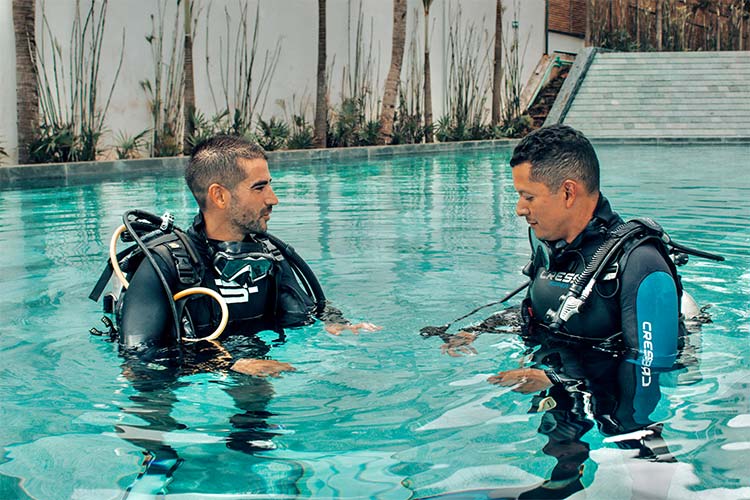 The Fives Dive Center